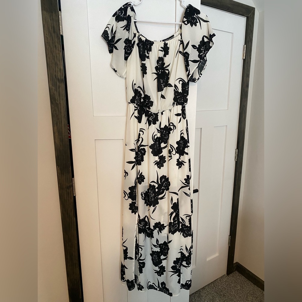 Peach Love California black & white, floral maxi dress